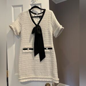 Alexia Admor - winter white shift tweed “Chanel” style dress - size 8